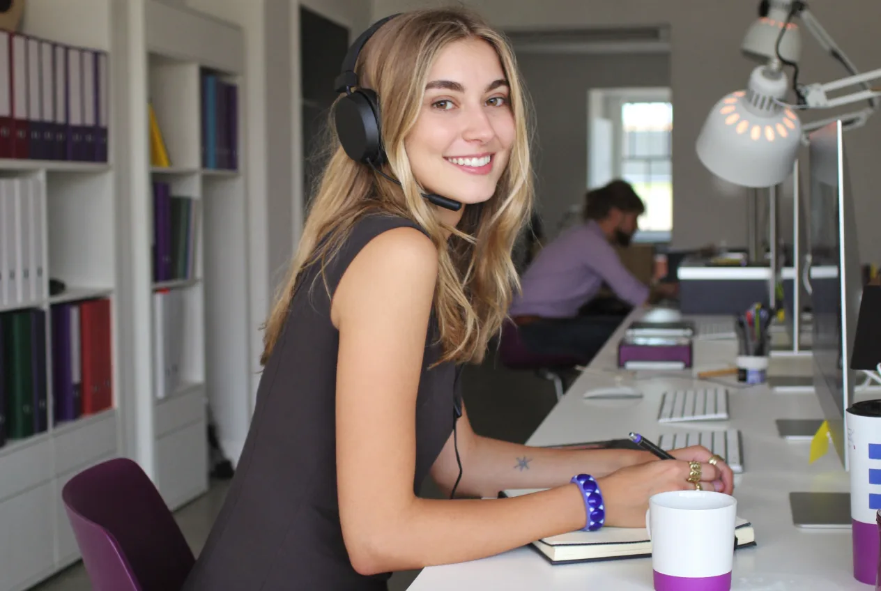 Freundlicher Berater von NK IT Service am Arbeitsplatz