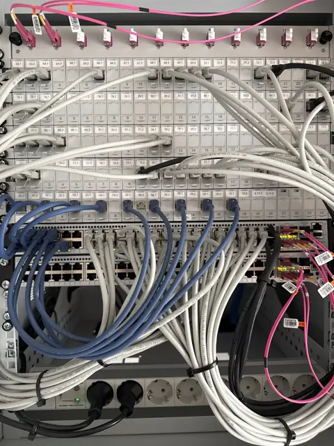 Serverschrank / Netzwerk-Installation von NK IT Service (Foto 3)