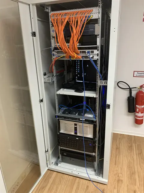 Serverschrank / Netzwerk-Installation von NK IT Service (Foto 5)
